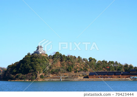 犬山市木曾川沿岸的犬山城風景 犬山市木曾川沿岸的犬山城風景 70423444