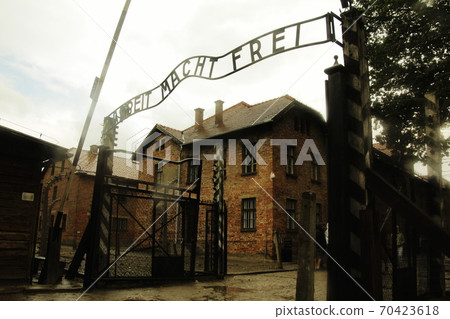 Auschwitz 70423618
