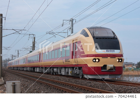 常磐線上行駛的舊國鐵特急顏色的E653系列車_照片拍攝於2019年2月23日 70424461