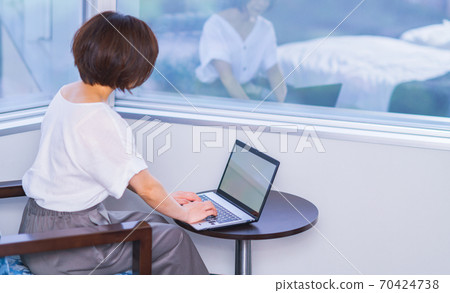 在Telework Hotel [Corona的新常態]工作 70424738