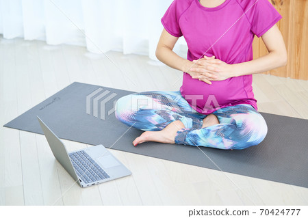 Young lady playing maternity exercise 70424777