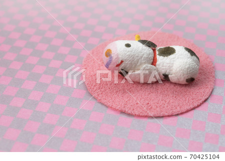 Cow greeting card cocoon doll 70425104