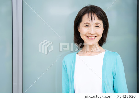 Middle female portrait 70425626