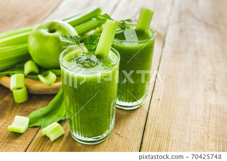 Green smoothie with celery, spinach and apple Green smoothie with celery, spinach and apple 70425748