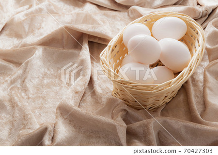 雞蛋在籠子裡 70427303