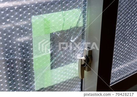 絕緣玻璃破裂 絕緣玻璃破裂 70428217