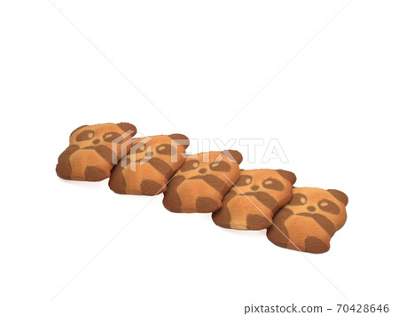 Five sandy cookies isolated on the white, sandy bears Five sandy cookies isolated on the white, sandy bears 70428646
