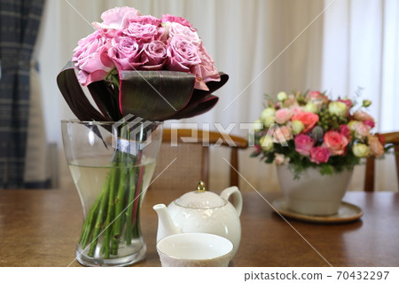 花束和鮮花 花束和鮮花 70432297