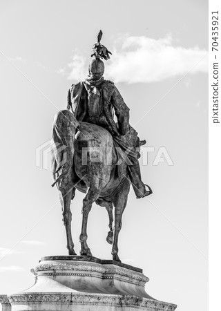 Equestrian statue of Vittorio Emanuele II - Monument Vittoriano or Altare della Patria. Rome, Italy Equestrian statue of Vittorio Emanuele II - Monument Vittoriano or Altare della Patria. Rome, Italy 70435921