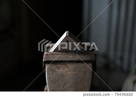 Chamfering work with a grinder Chamfering work with a grinder 70436888