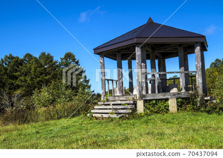 Shinshu, Kijimadaira Village, Shimotakai District, Nagano Prefecture, Kaya no Hira Kogen in Autumn, Higashiya near the entrance to Minami Dobu Marsh 70437094