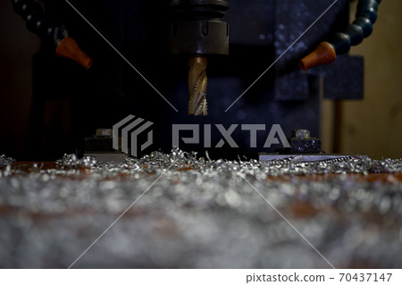 Cutting with machining center Cutting with machining center 70437147