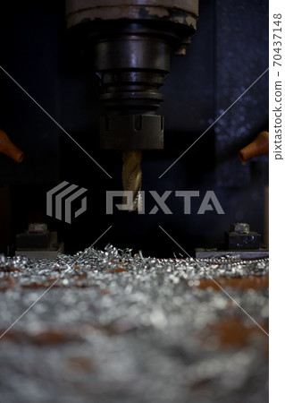 Cutting with machining center 70437148