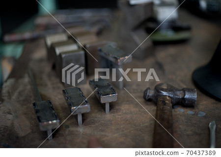 Welding operation Welding operation 70437389