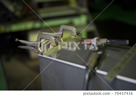 Welding operation 70437416