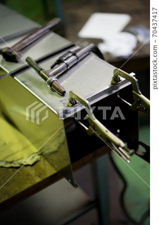 Welding operation Welding operation 70437417