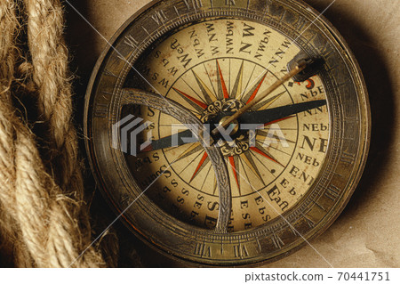 Ship rope and compass on wooden background Ship rope and compass on wooden background 70441751