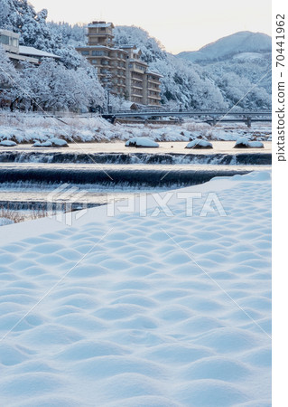 Snow scene of Misasa Onsen 70441962