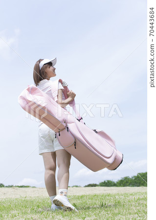 Female golfer 70443684