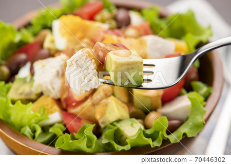 Chicken, avocado and tomato cobb salad 70446302
