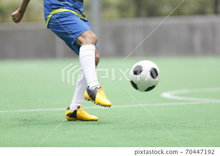 Man to dribble Man to dribble 70447192