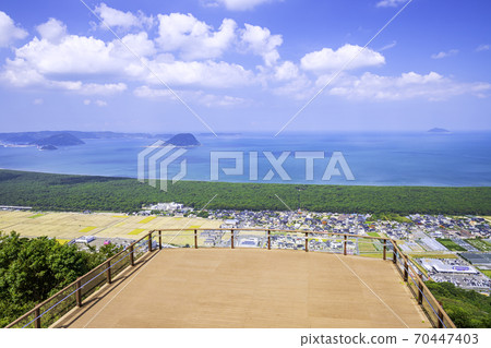 Superb view of Saga Prefecture Niji no Matsubara and Karatsu Bay seen from Kagamiyama Nishi Observatory 70447403