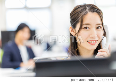 Business woman doing desk work in the office 70448771