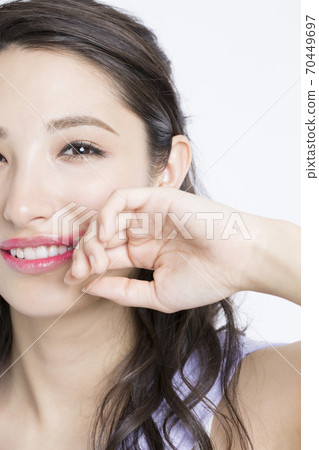 Female portrait 70449697