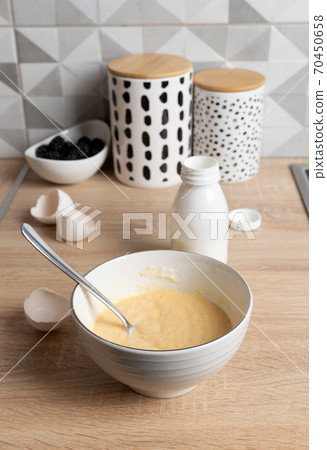 Process of making pancakes from coconut flour 70450658