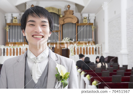 Smiley groom 70451567