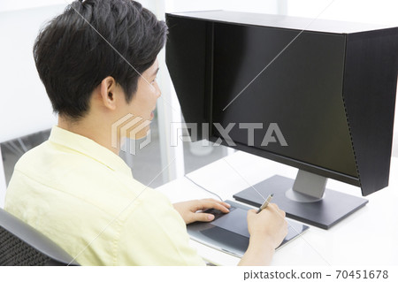 Retoucher Retoucher 70451678