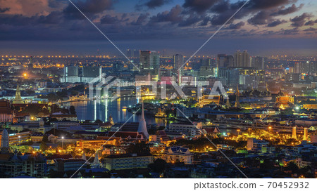 Cityscape of Bangkok city with Wat phra kaew, Wat Pho and Wat Arun Cityscape of Bangkok city with Wat phra kaew, Wat Pho and Wat Arun 70452932