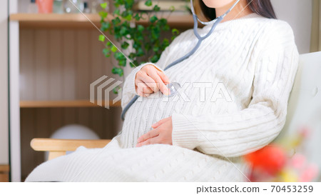 Stethoscope Pregnant woman 16: 9 Stethoscope Pregnant woman 16: 9 70453259