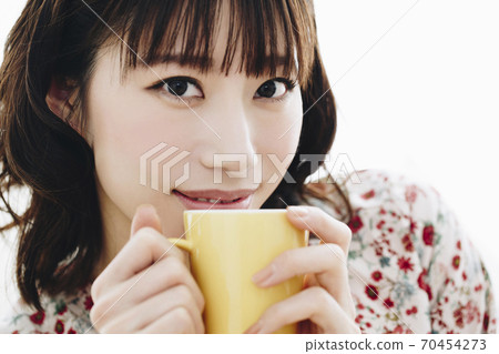 一個女人喝一杯 一個女人喝一杯 70454273