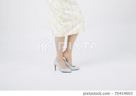 Women's feet Women's feet 70454603