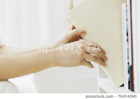 Bookshelf and women Bookshelf and women 70454890