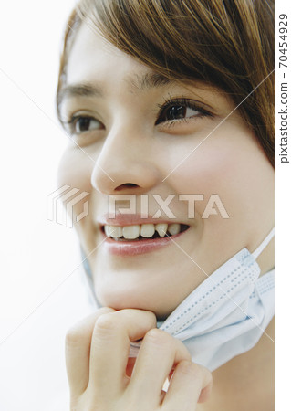 woman wearing a mask 70454929