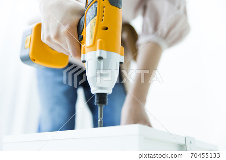 Women doing DIY Women doing DIY 70455133