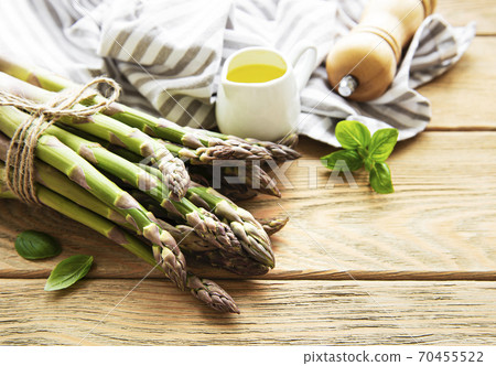Bunch of green asparagus Bunch of green asparagus 70455522