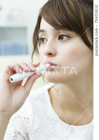 Woman smoking an electronic cigarette Woman smoking an electronic cigarette 70455632