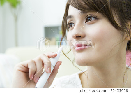 Woman smoking an electronic cigarette 70455638