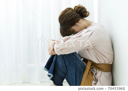 depressed woman depressed woman 70455968