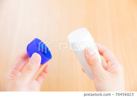 Poultice stick hand copy space 70456823
