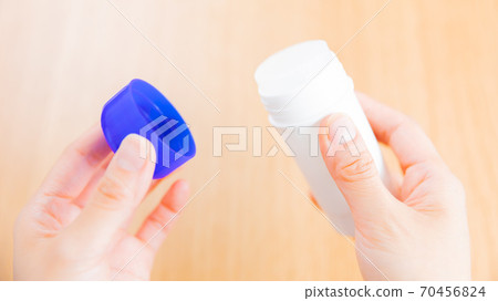 Poultice stick at hand 16: 9 70456824