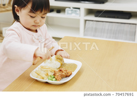 A girl who eats A girl who eats 70457691