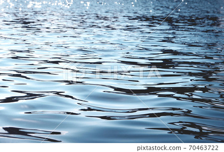 Shine of water surface, striped pattern [Tama River] 70463722