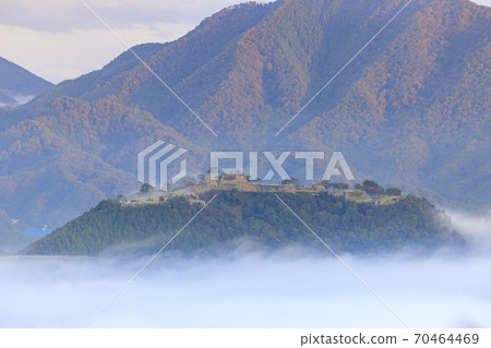 Takeda Castle floating in the sea of clouds at sunrise from Tachiunkyo Takeda Castle floating in the sea of clouds at sunrise from Tachiunkyo 70464469