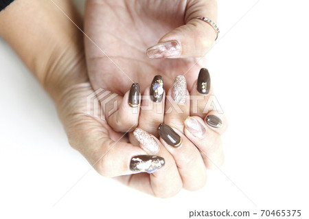 Dark brown and marble nail deco Dark brown and marble nail deco 70465375
