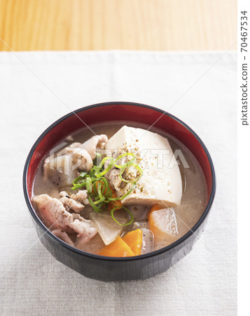 豬肉和蔬菜味噌湯 70467534