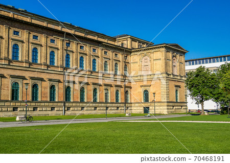 View of the historic palace and museum Alte Pinakothek in Munich in Bavaria View of the historic palace and museum Alte Pinakothek in Munich in Bavaria 70468191